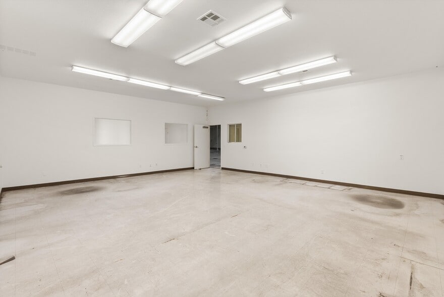 More Photos Of 6951 Oran Cir, Buena Park Warehouse For Lease