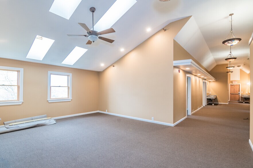 More Photos Of 154 S Mountain Rd, Northfield Schools For Sale