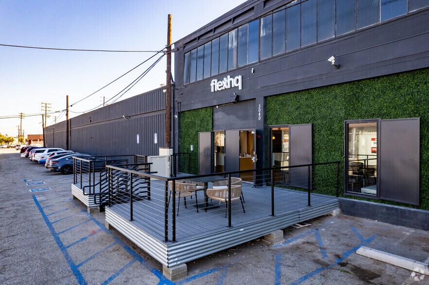 More Photos Of 3040 E 12th St, Los Angeles Warehouse For Lease