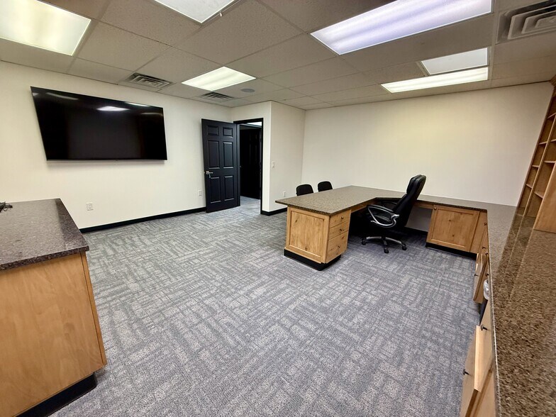 More Photos Of 520 N 400 W, North Salt Lake Office For Lease