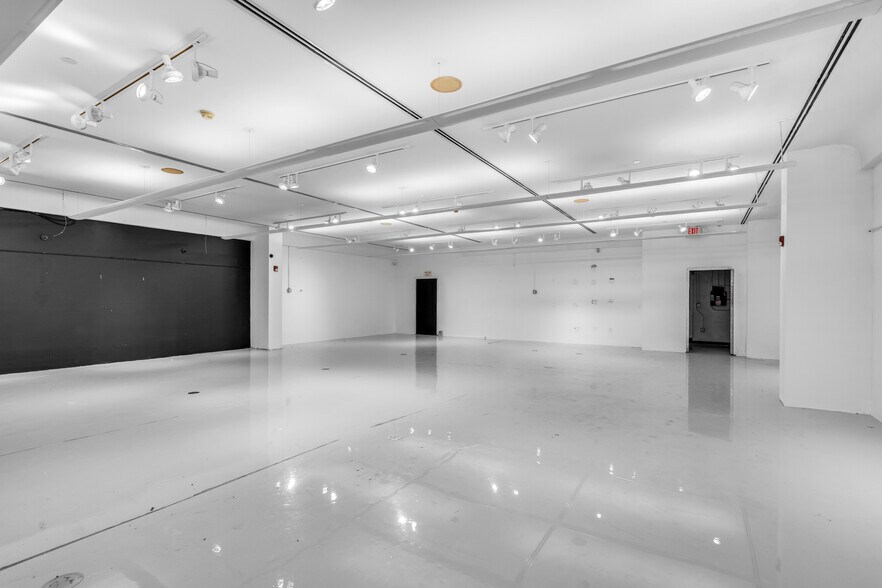 More Photos Of 721 Collins Ave, Miami Beach Storefront For Sale
