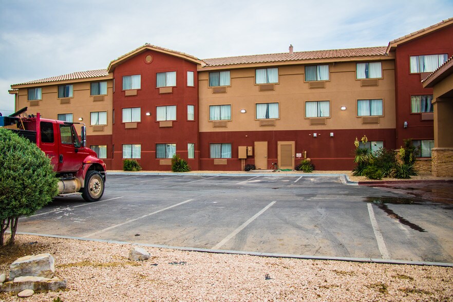 More Photos Of 3610 N Lovington Hwy, Hobbs Hotel For Sale