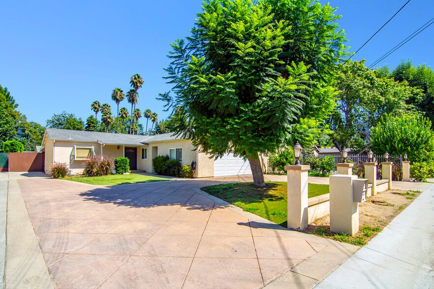 More Photos Of 22839 Dolorosa St, Woodland Hills Multifamily For Lease