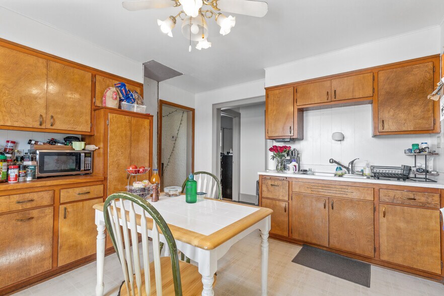 More Photos Of 2703 S Chicago Ave, South Milwaukee General Retail For Sale