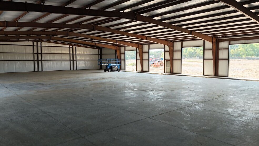 More Photos Of 21139 E Admiral Pl, Catoosa Warehouse For Lease