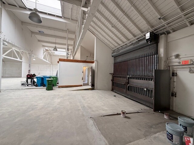 More Photos Of 1970 Carroll Ave, San Francisco Warehouse For Lease