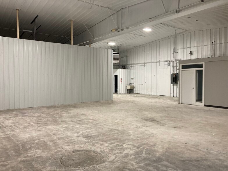 More Photos Of 2419 Sybrandt Rd, Traverse City Warehouse For Lease