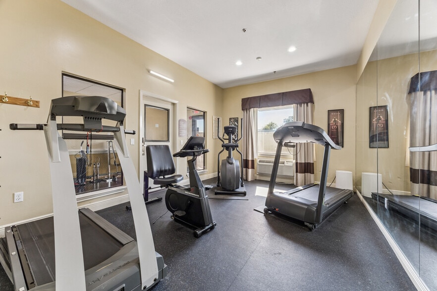 More Photos Of 2601 Spencer Hwy, Pasadena Hotel For Sale