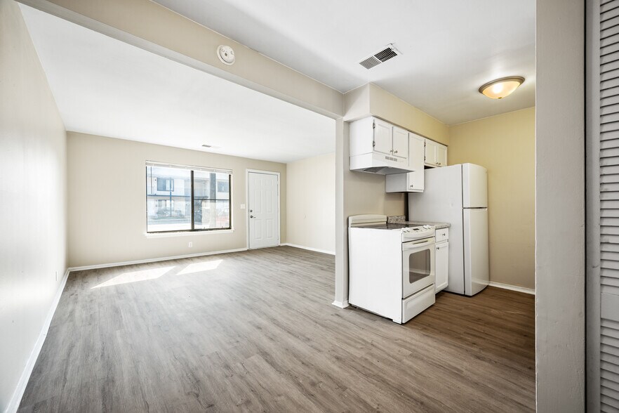 More Photos Of 1902 Sheridan Rd, Pekin Apartments For Sale