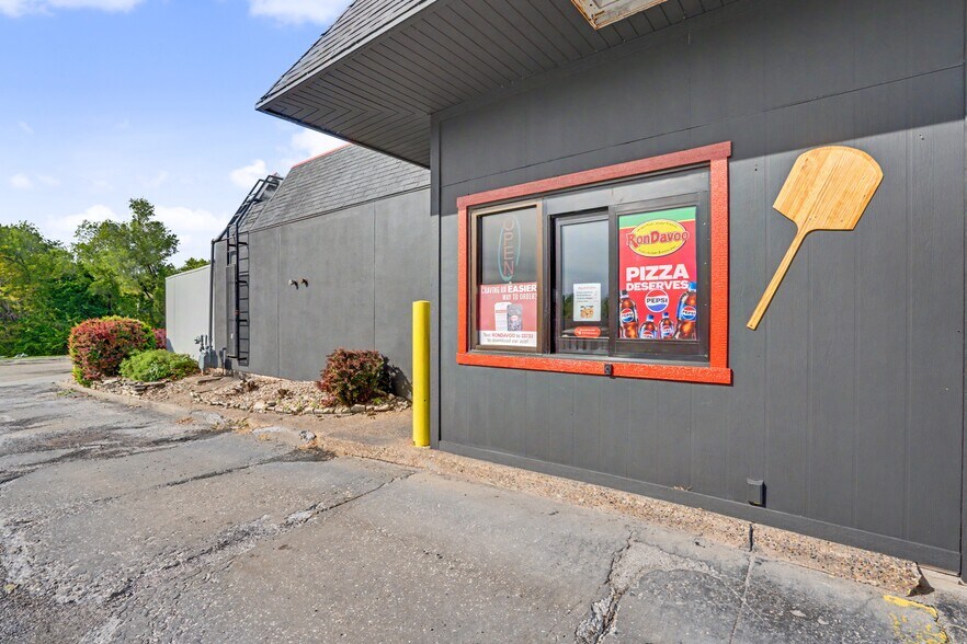 More Photos Of 605 S 10th St, Burlington General Retail For Sale