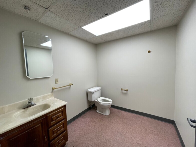 More Photos Of 750 N Price Rd, Sugar Hill Distribution For Lease