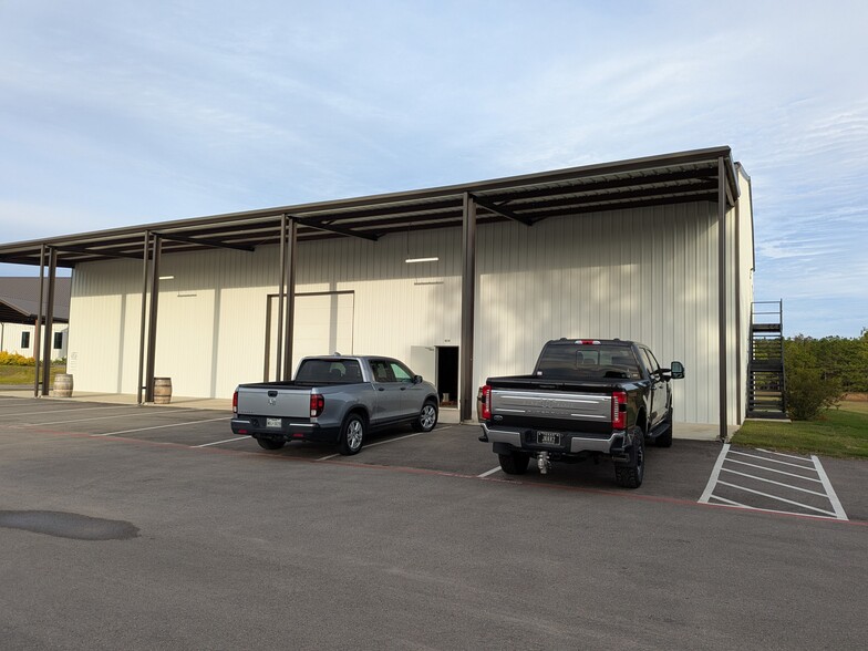 Primary Photo Of 404 Bryant rd, Conroe Warehouse For Lease