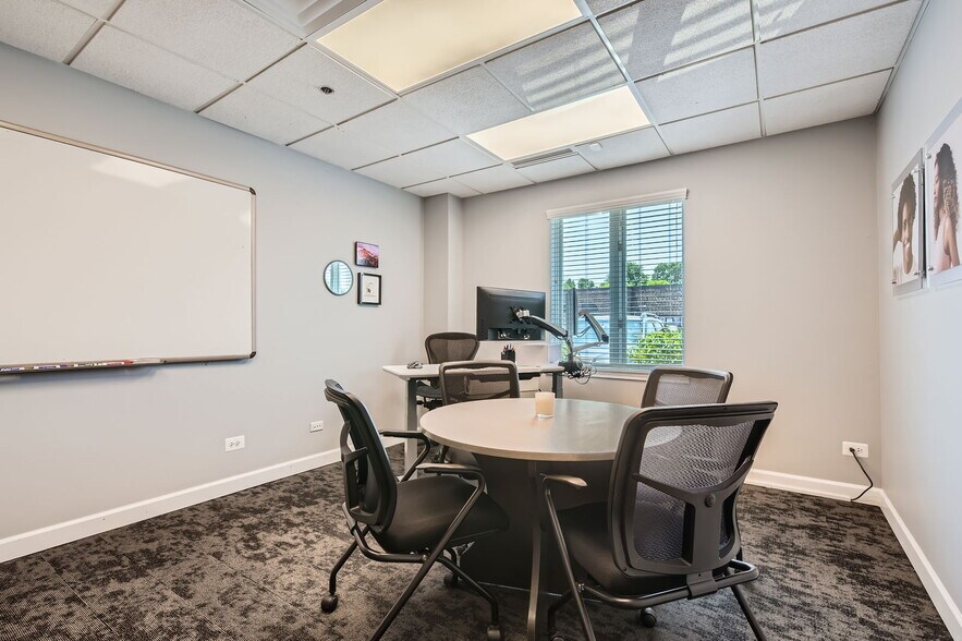 More Photos Of 271-285 E Helen Rd, Palatine Light Distribution For Sale