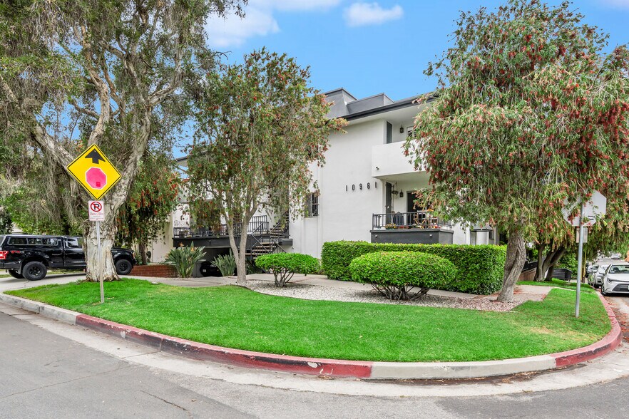 More Photos Of 10961 Rose Ave, Los Angeles Apartments For Sale