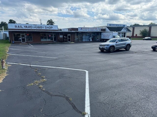 More Photos Of 7547 Williamson Rd, Hollins Storefront For Lease