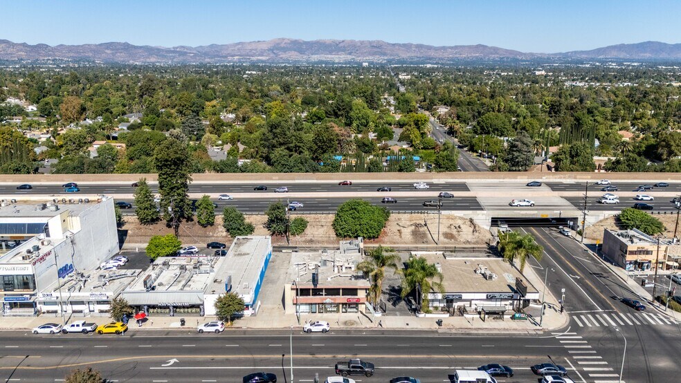 More Photos Of 19709 Ventura Blvd, Woodland Hills Office For Lease