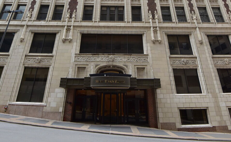 More Photos Of 106 W 11th St, Kansas City Apartments For Lease