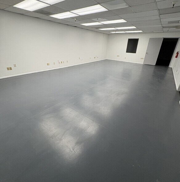 More Photos Of 3804 E Roeser Rd, Phoenix Warehouse For Lease