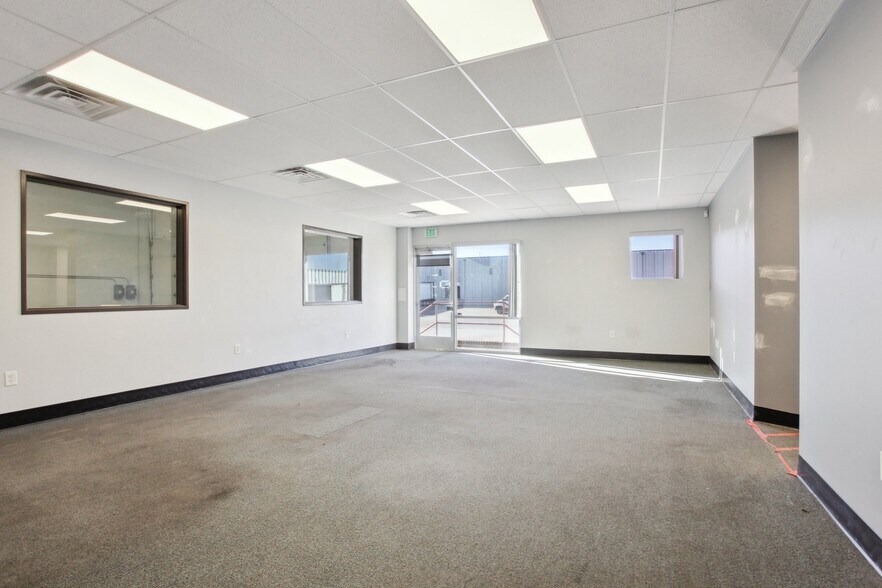 More Photos Of 5961-5975 Broadway, Denver Warehouse For Lease