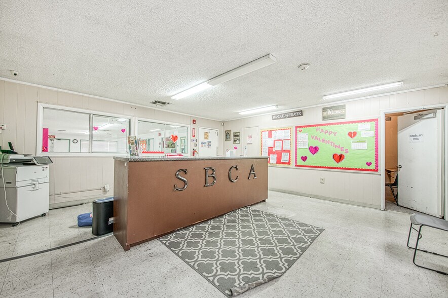 More Photos Of 3311-3315 E Sierra Madre Ave, Fresno Daycare Center For Sale