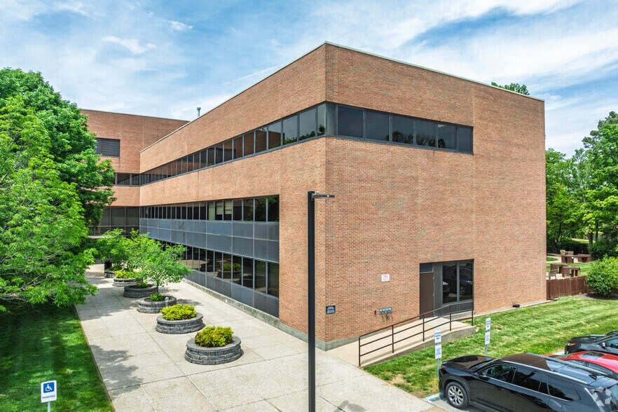 More Photos Of 801 Saint Marys Dr, Evansville Medical For Lease