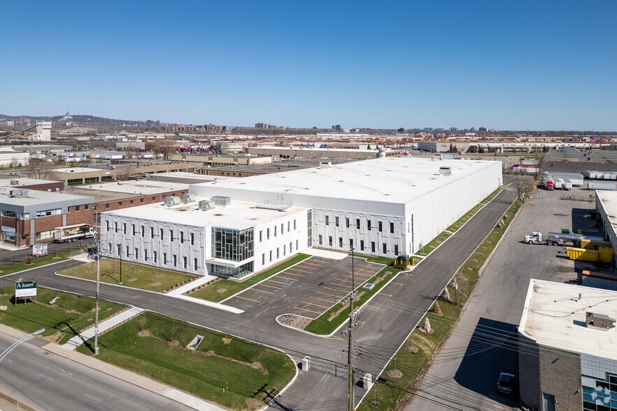 More Photos Of 7300 Ch De La Côte-De-Liesse, Saint-Laurent Distribution For Sale