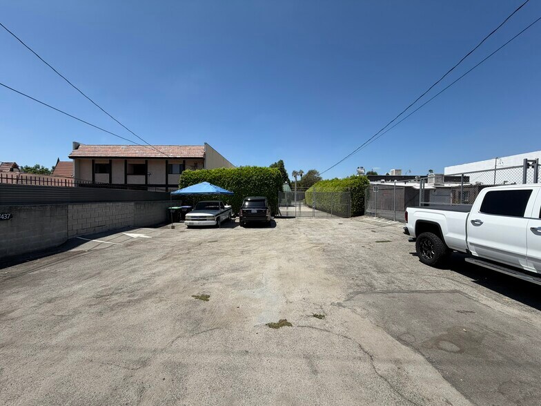 More Photos Of 480 S Rosemead Blvd, Pasadena Office For Sale