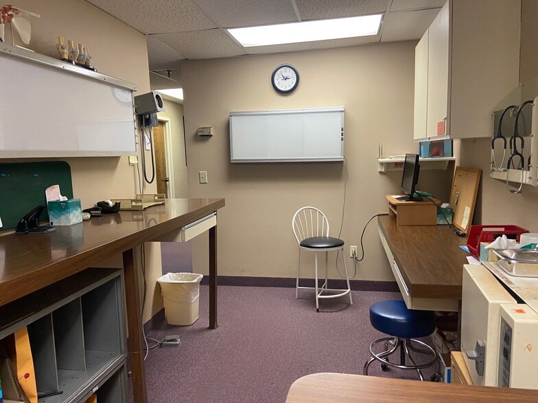 More Photos Of 133 Maple Ave E, Vienna Medical For Lease