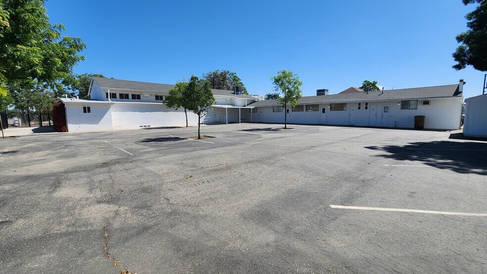 Primary Photo Of 1030 Brundage Ln, Bakersfield Religious Facility For Sale