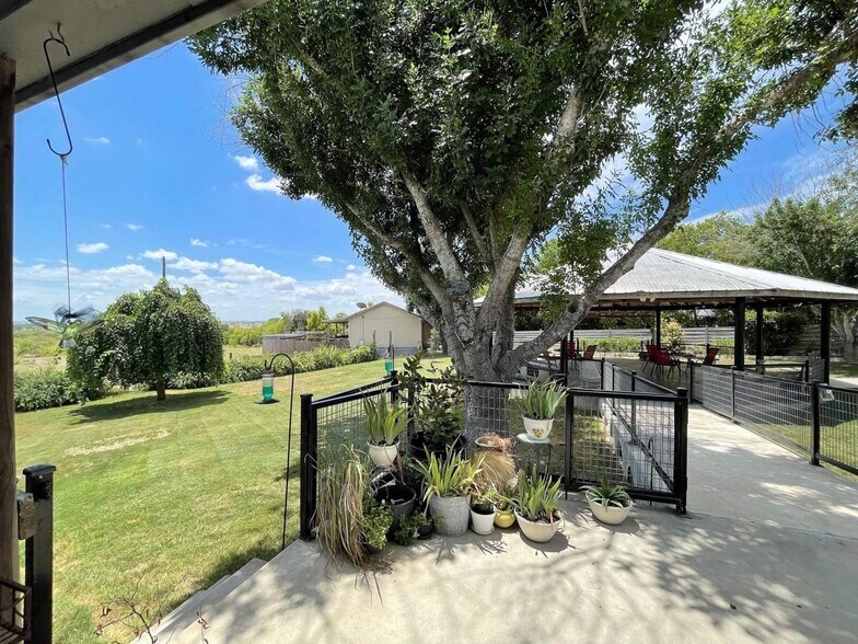 More Photos Of 175 Herber, New Braunfels Specialty For Sale