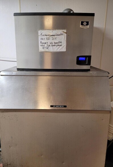 More Photos Of 1703 Oak St, Canton General Retail For Sale