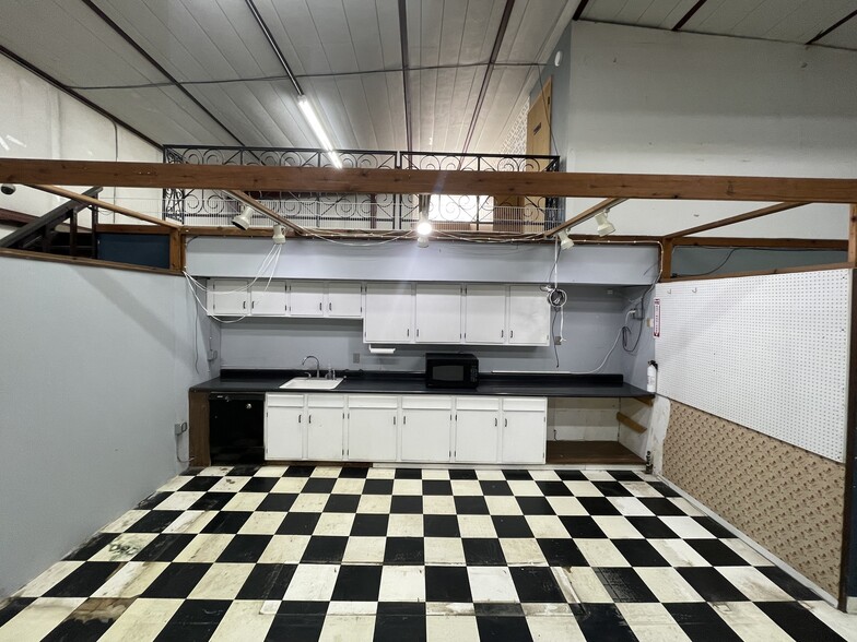 More Photos Of 3310-3320 S Knox Ct, Englewood Research And Development For Lease