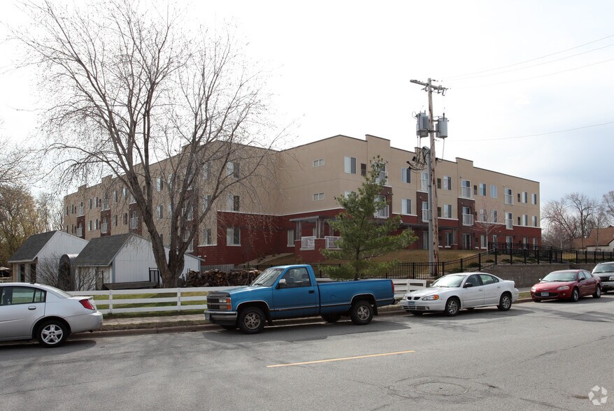 More Photos Of 2101 Washington St NE, Minneapolis Apartments For Sale