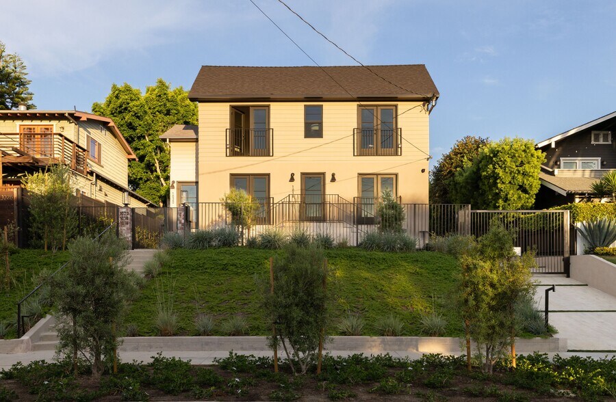 More Photos Of 1018 Manzanita St, Los Angeles Apartments For Sale