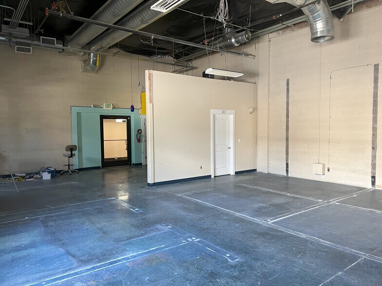 More Photos Of 1012 SE Cleveland Ave, Bend Storefront Retail Office For Lease
