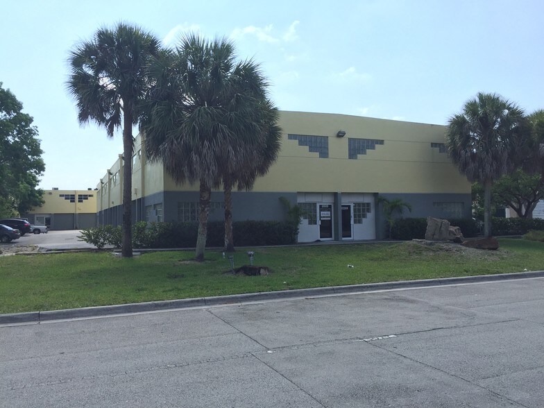 More Photos Of 12251-12295 SW 129th Ct, Miami Flex For Lease