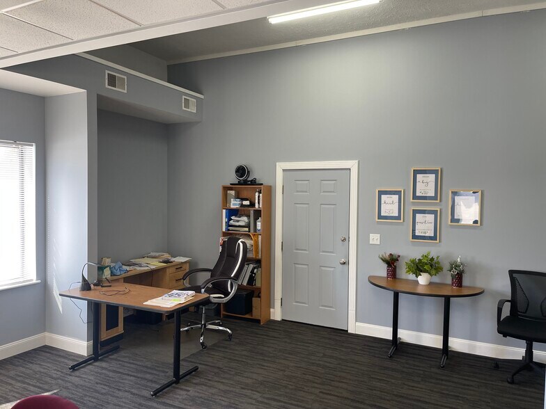 More Photos Of 3186 Pine Tree Rd, Lansing Office For Sale