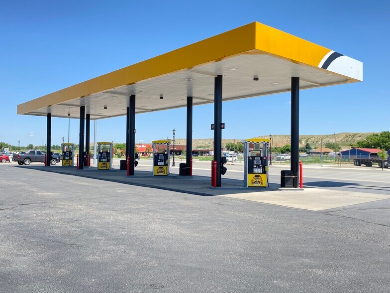 More Photos Of 2490 N Main St, Sheridan Convenience Store For Sale