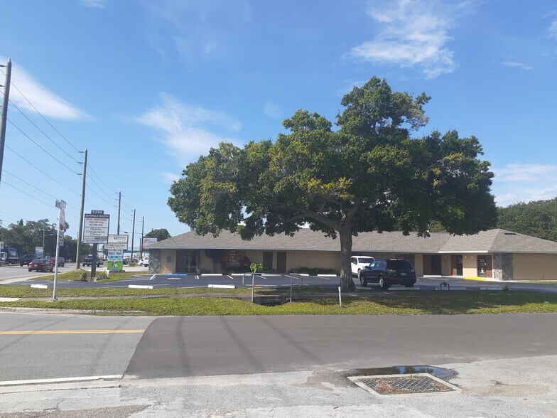 More Photos Of 5290 Seminole Blvd, Saint Petersburg Office For Sale