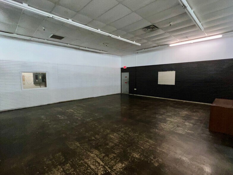 More Photos Of 3010-3012 N 14th St, Ponca City Storefront For Lease