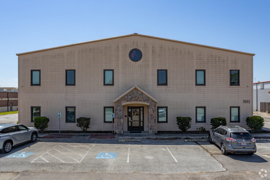 More Photos Of 5011 5th St, Katy Office For Sale