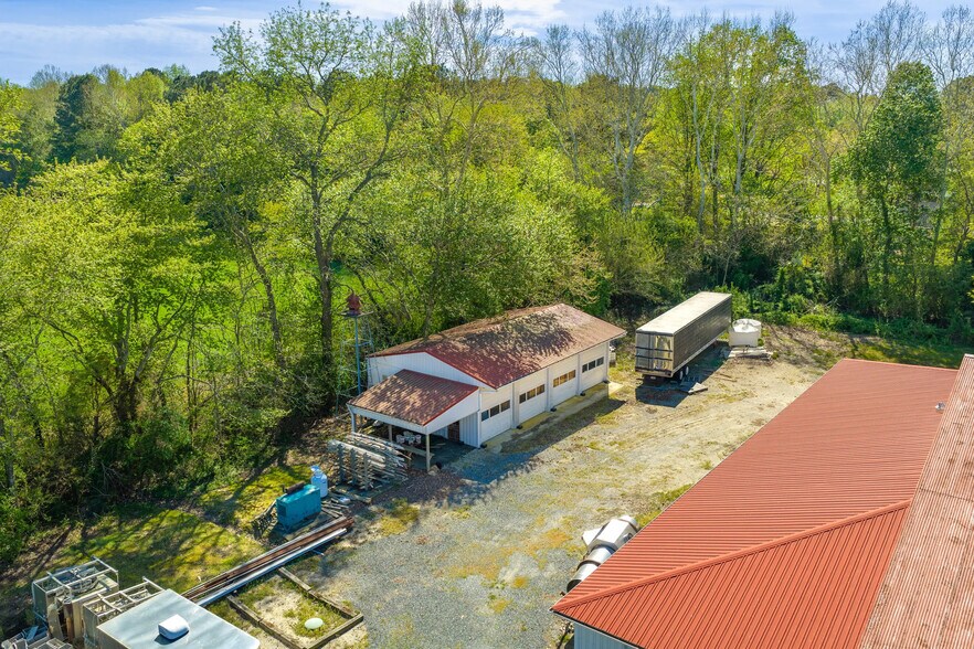 More Photos Of 27013 E Lillian St, Hebron Warehouse For Sale