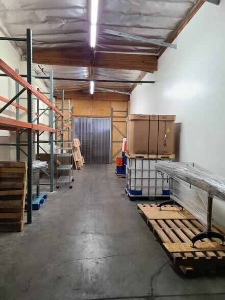 More Photos Of 19521 Business Center Dr, Northridge Warehouse For Lease