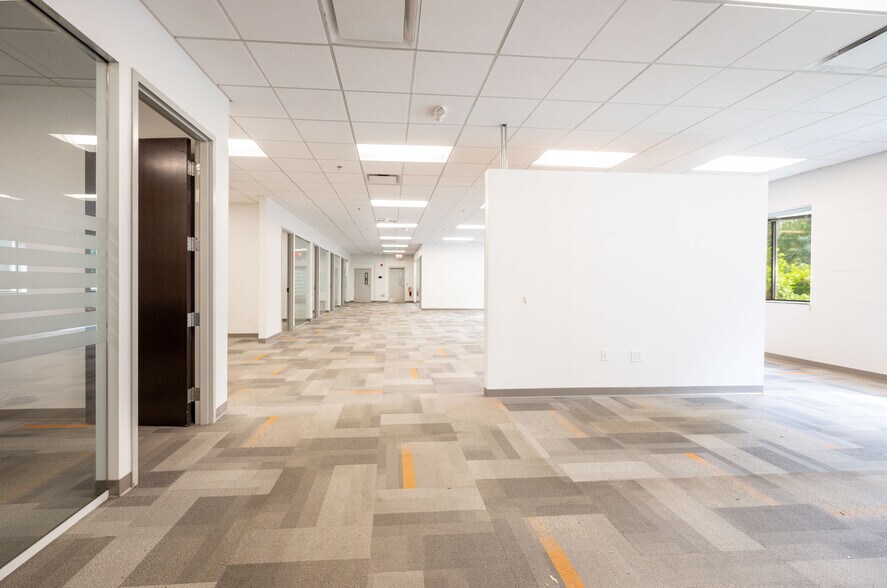 More Photos Of 10 Mile Hill Rd, Newtown Warehouse For Lease