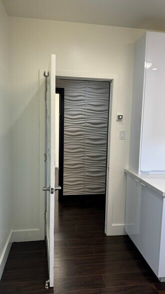 More Photos Of 375 N Canon Dr, Beverly Hills Healthcare For Lease