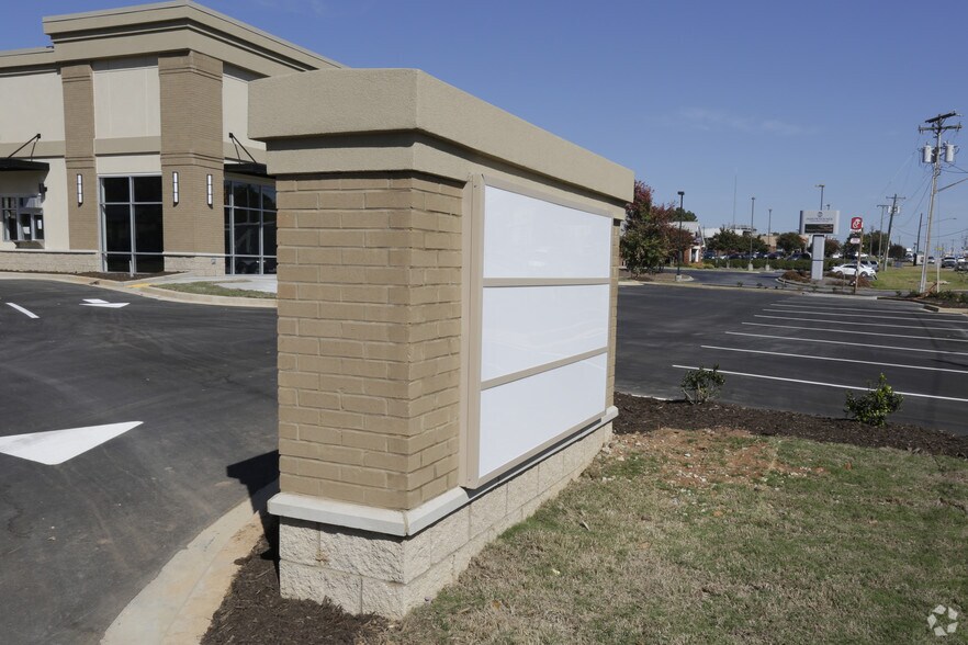 More Photos Of 2800-2898 Wade Hampton Blvd, Taylors Unknown For Lease