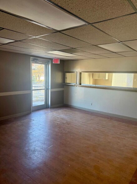 More Photos Of 50 Old Village Rd, Columbus Office For Lease