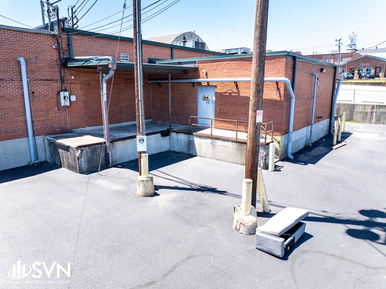 More Photos Of 255 E Main St, Richmond Storefront For Lease