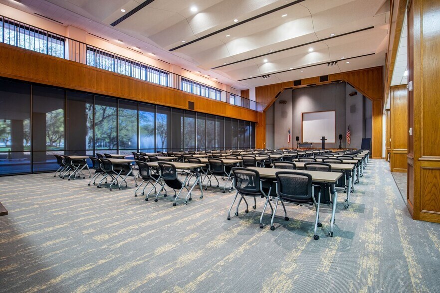 More Photos Of 14141 Southwest Fwy, Sugar Land Office For Lease