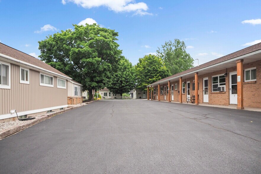 More Photos Of 17229 Northwood Hwy, Arcadia Hotel For Sale